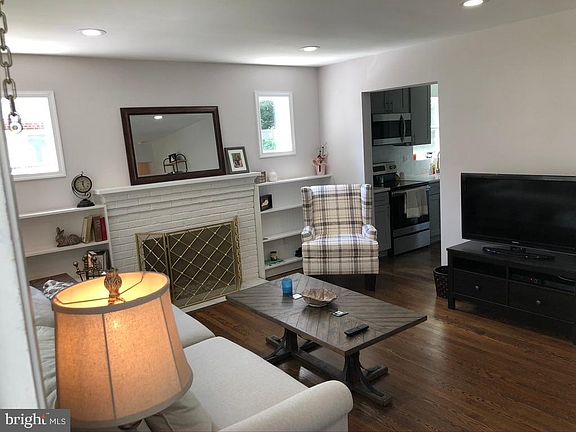 2nd image of 3918 Fairview Dr