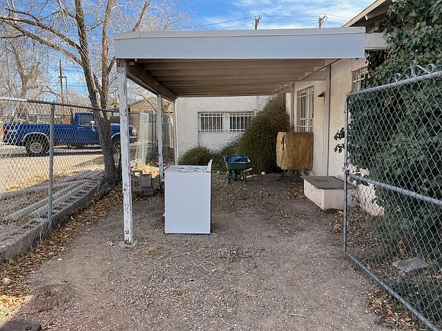 Vassar Dr SE — Photo 14