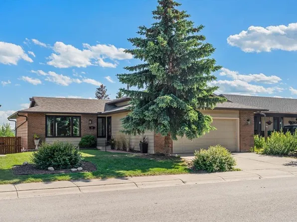 7715 N 67th Ave NW, Calgary, AB T3B 4P2