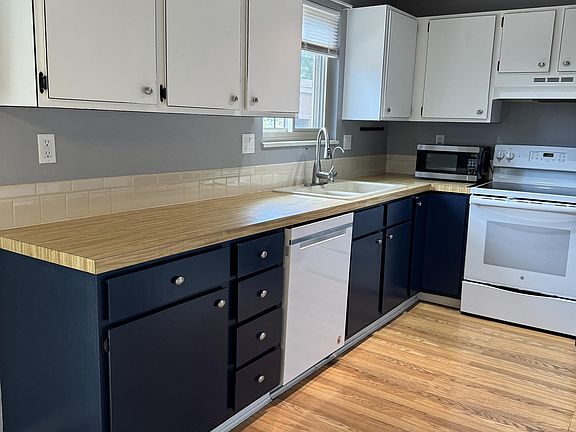 2nd image of 2708 19th Street Dr APT 23