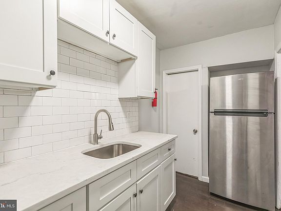 2nd image of 6021 Elmwood Ave