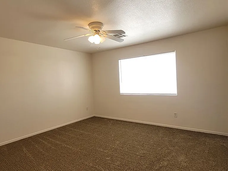 450 Ithaca Ct — Photo 10