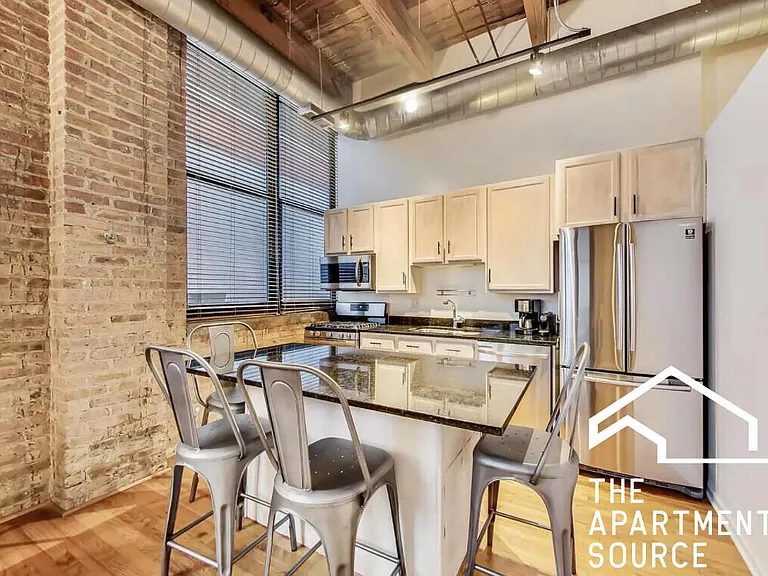 215 N Aberdeen St #201 — Photo 2