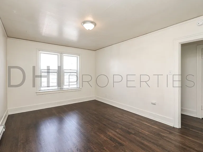 1209 Commerce Ave — Photo 2