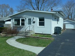 51 N Ridgemoor Ave, Mundelein, IL 60060