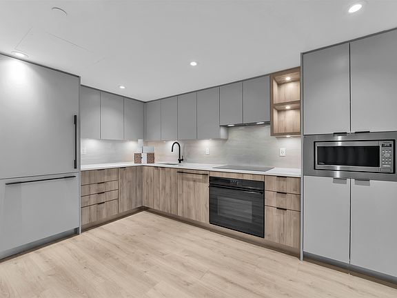 4th image of 755 Harbourside Dr #401