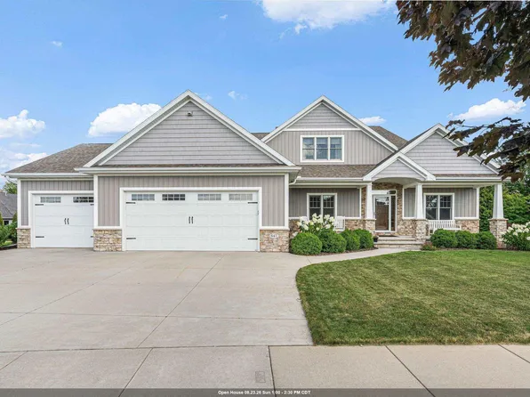 647 Rusch Dr, Combined Locks, WI 54113