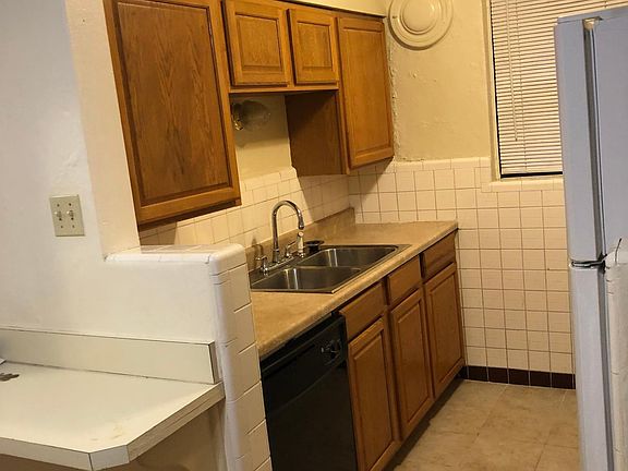 4th image of 4958 Pernod Ave #2