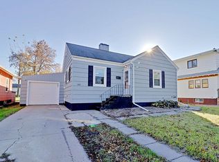 922 7th St NE, Devils Lake, ND 58301