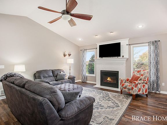 5th image of 8535 Fowler Ct NE