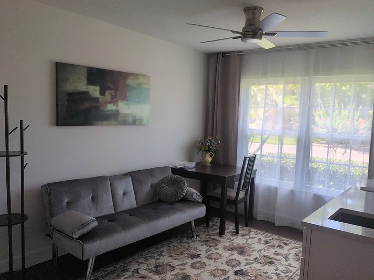 1426 Silverthorn Dr — Photo 9