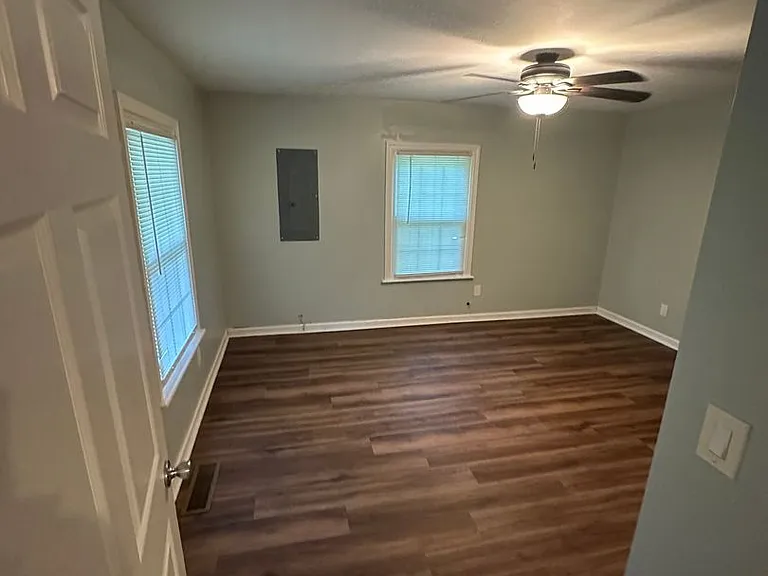 214 Walter St — Photo 11