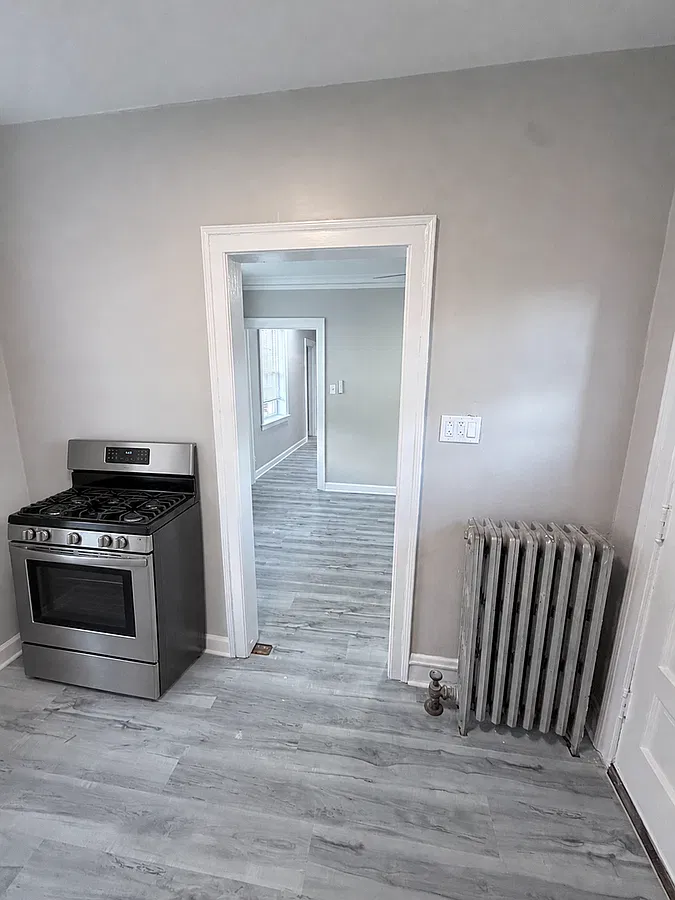 Charming 1 Bed / 1 Bath Apartment in Downtown Downers Grove 1108 Curtiss Street — Photo 3