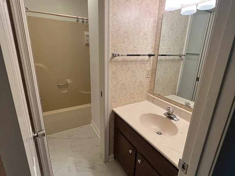 1000 Huntwood Ln — Photo 22