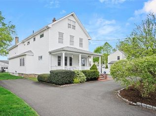 826 Oldfield Rd, Fairfield, CT 06824