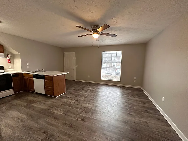 Lakeland Hills Apartment Homes — Photo 47