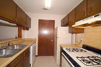 2nd image of 6 Christie Ct SE
