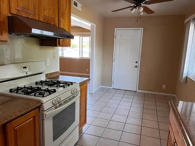 216 Bancroft Ave — Photo 14