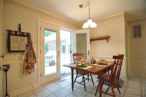 Breakfast Nook & Deck Access
