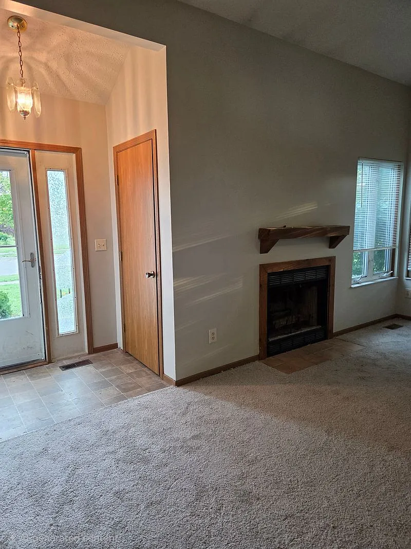 3 bed, 2723 sqft, $1,700 — Photo 2