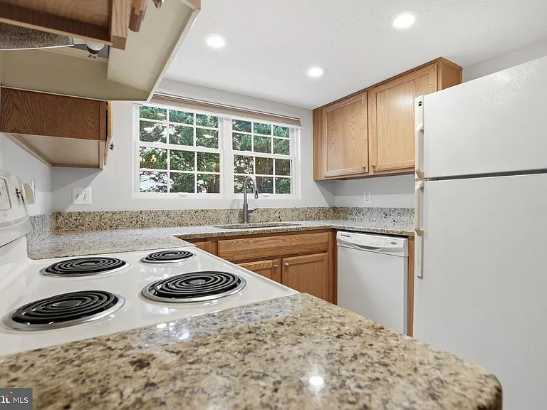 119 Fort Evans Rd SE #B — Photo 7
