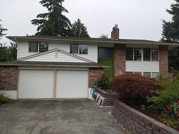 front of the home with garage