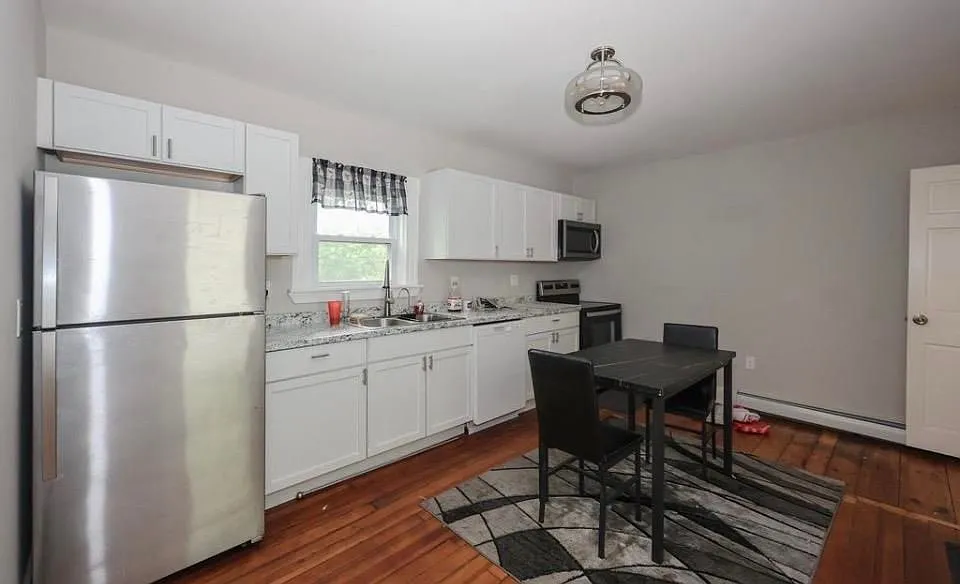 449 West River Rd — Photo 1