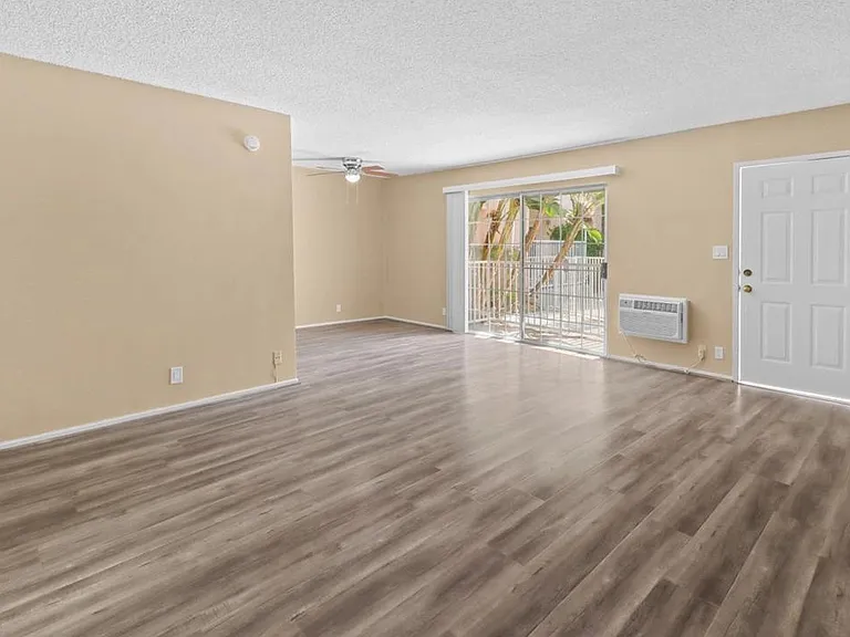 14332 Riverside Dr #5 — Photo 7