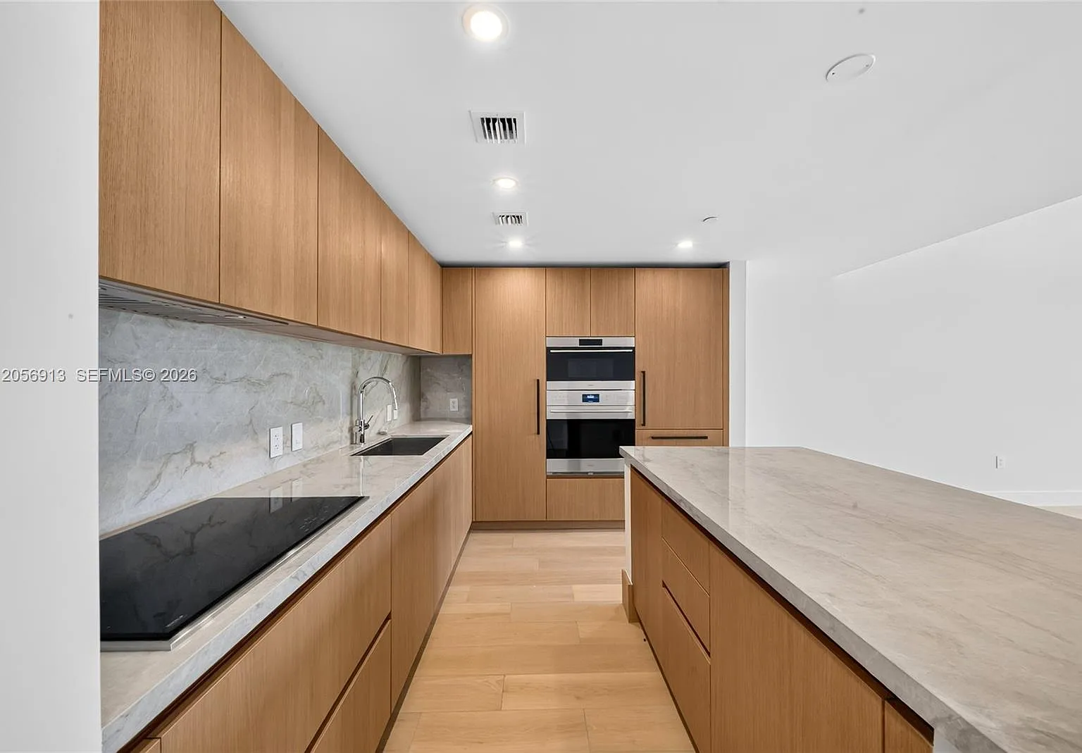 1 bed, 1.5 bath, 964 sqft, $7,900 — Photo 4