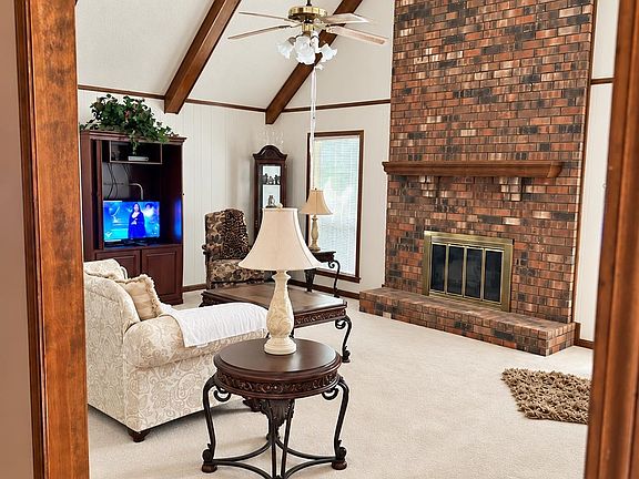 4th image of 3059 Edgeworth Ln