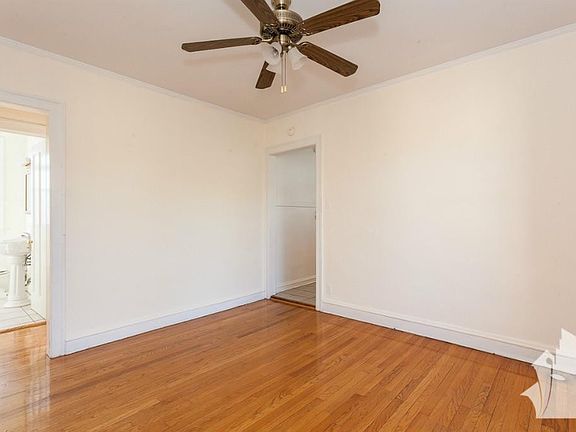 2nd image of 1127 W Oakdale Ave APT 1