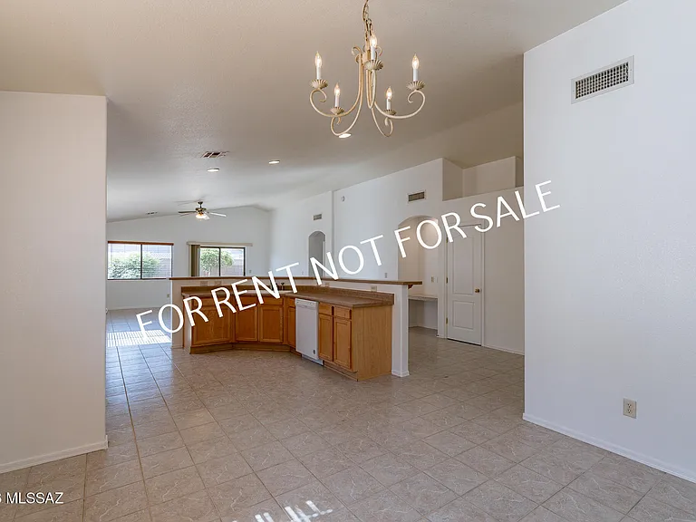 2439 W Rousseau St — Photo 20