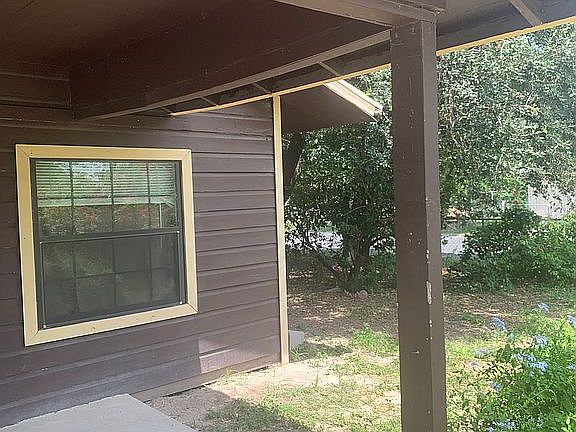 4th image of 913 E Evans Ave