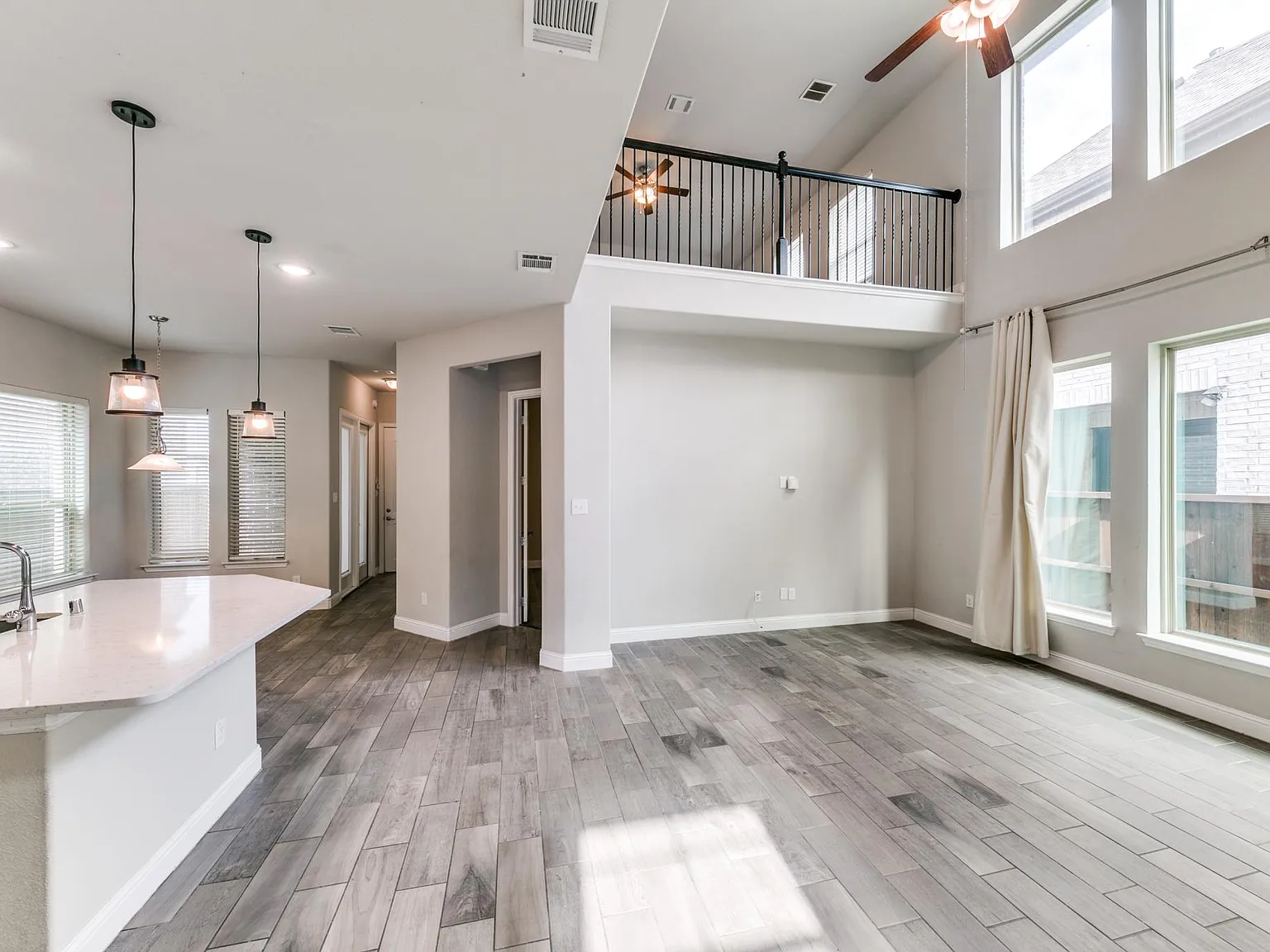 4 bed, 3.5 bath, 2879 sqft, $3,895 — Photo 2