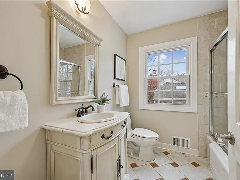 4902 Derussey Pkwy — Photo 36