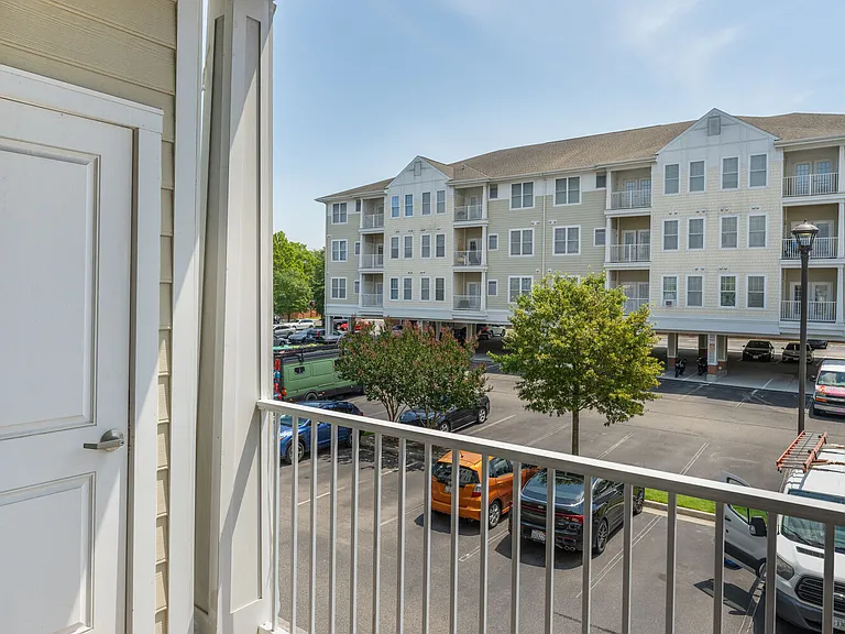 Promenade Pointe — Photo 23