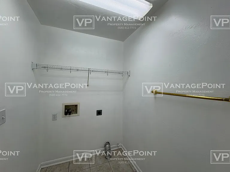 1684 Twin Lakes Cir #1 — Photo 33