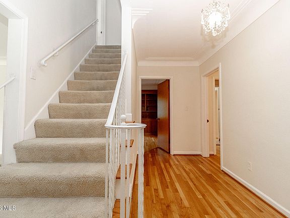 5th image of 2630 Edgehill Rd