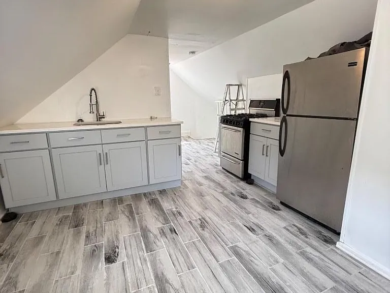 386 Summer Ave — Photo 4