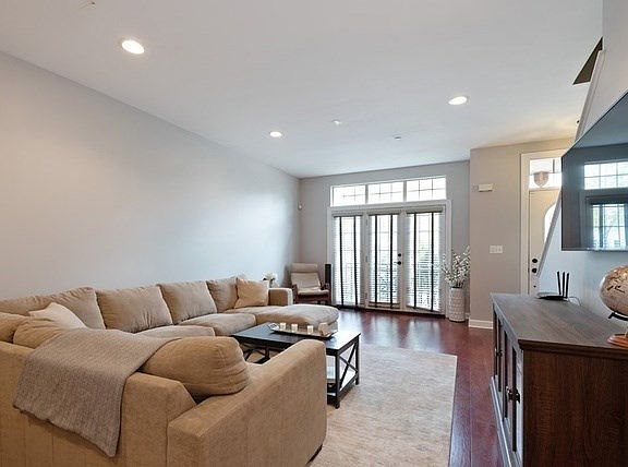 2nd image of 6267 Lincoln Ave