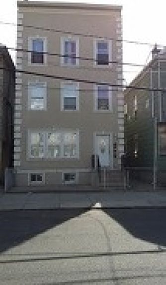 Building Photo 3