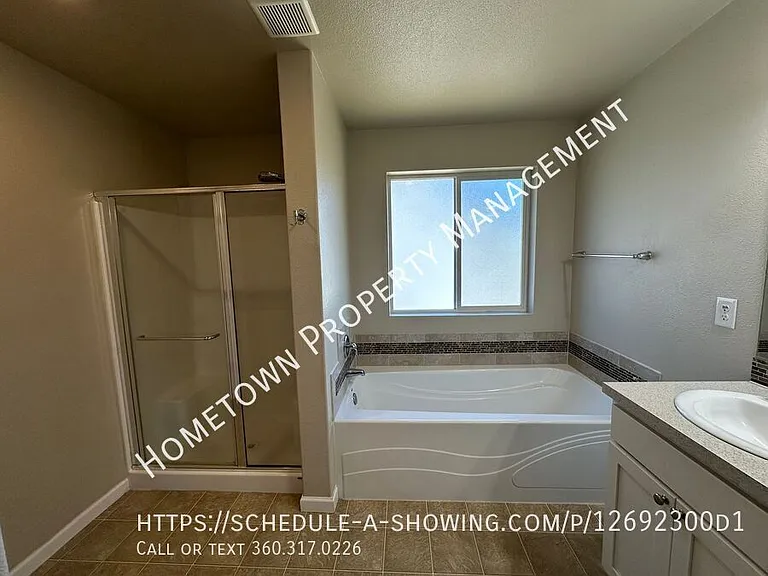 3332 Juno Ct NE — Photo 35