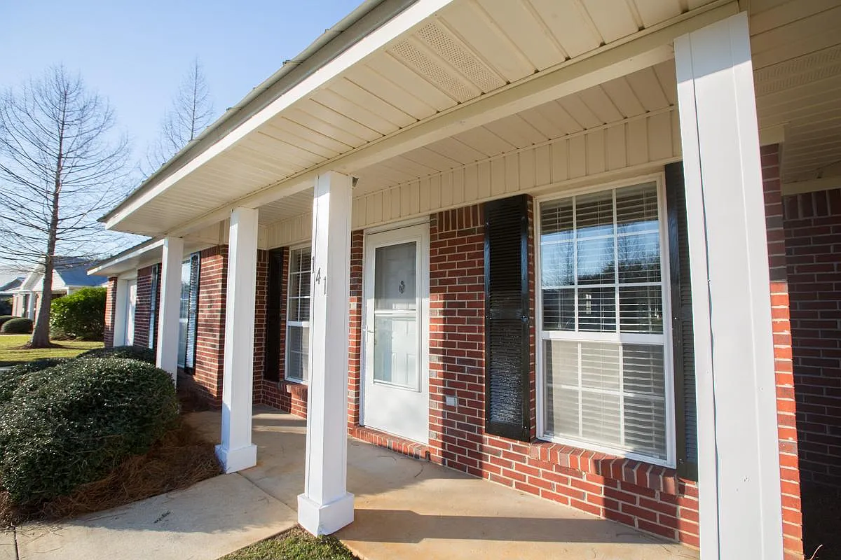 3 bed, 1319 sqft, $2,075 — Photo 4