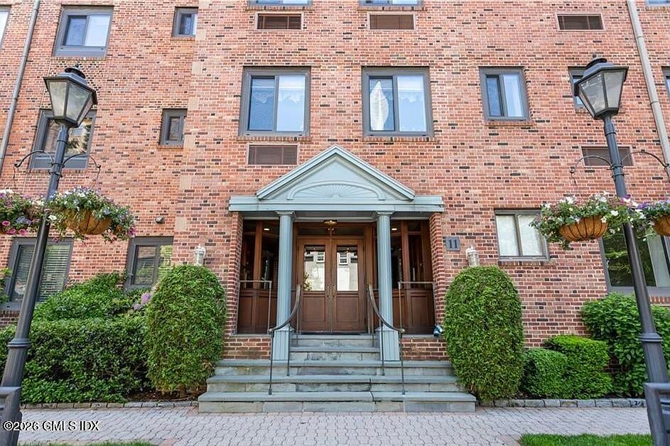 1st image of 11 Lafayette Ct