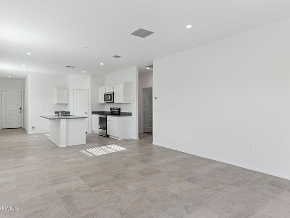 5th image of 2887 W Shepperd Avenue