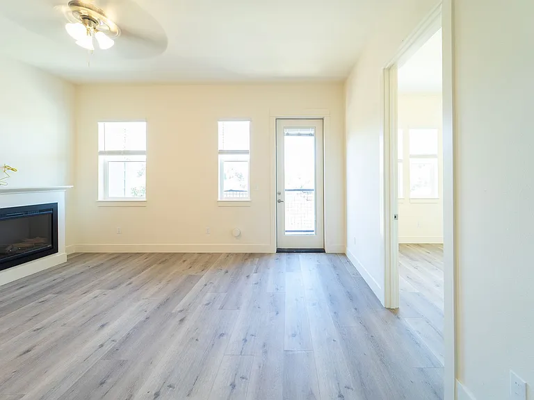 Capitol Hill Apartments — Photo 150