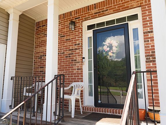 2nd image of 1901 Oakbluff Dr