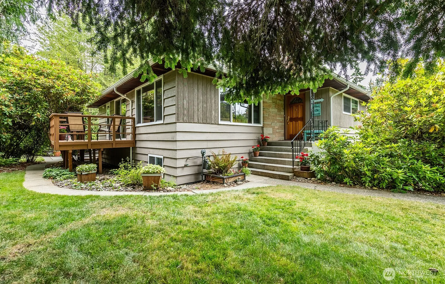 22531 92 Avenue W photo 1