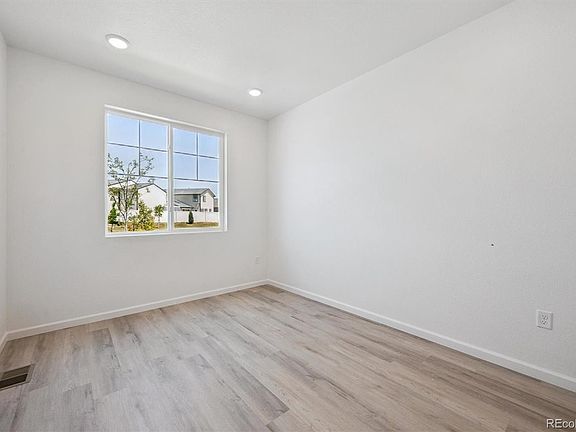 4th image of 300 W Owen Avenue