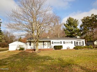 86 Porter Rd, Norton Shores, MI 49441